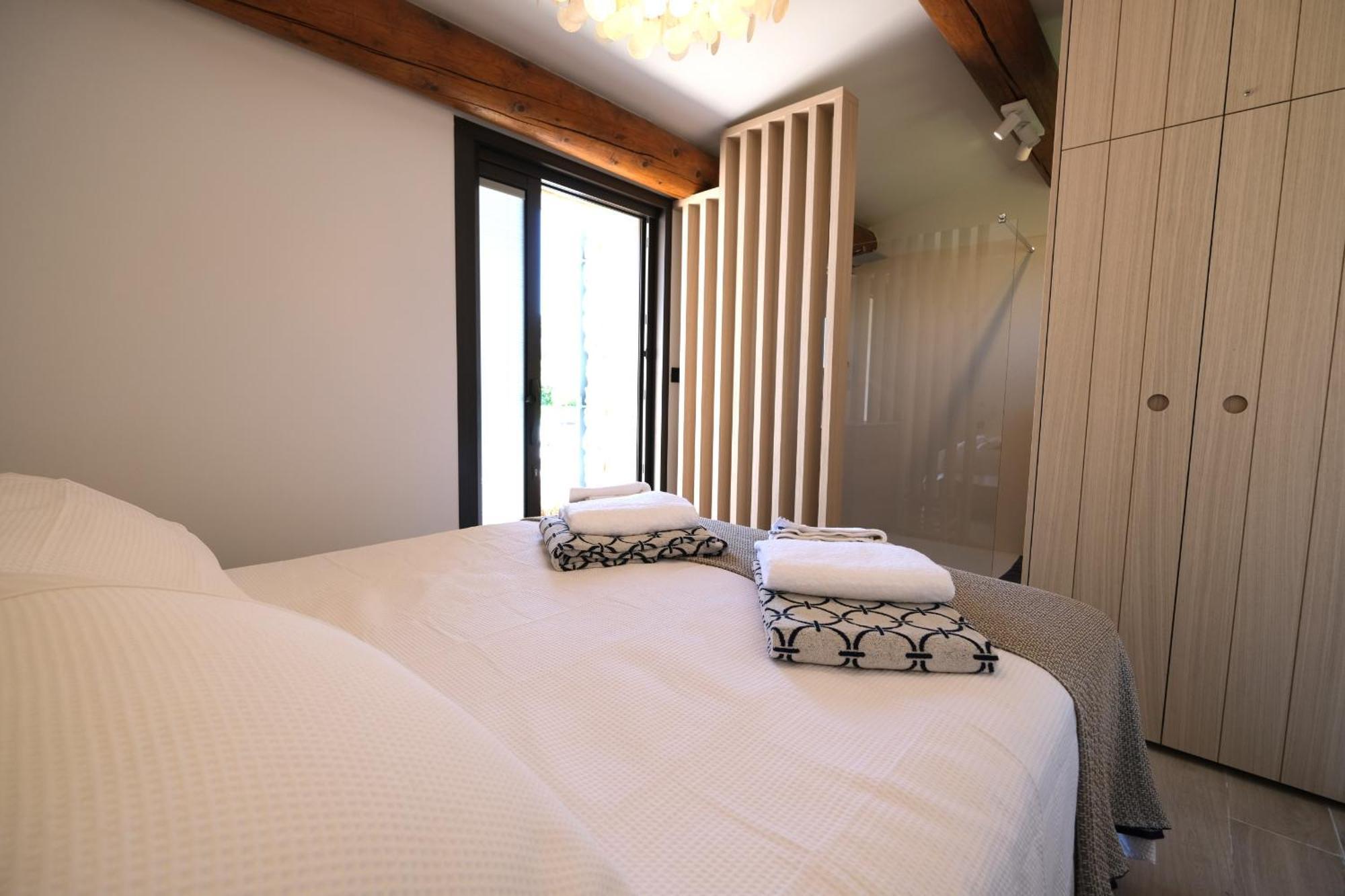 Provencal House With Heated Pool, View Of The Luberon In Robion - Accommodates 12 People. Zewnętrze zdjęcie