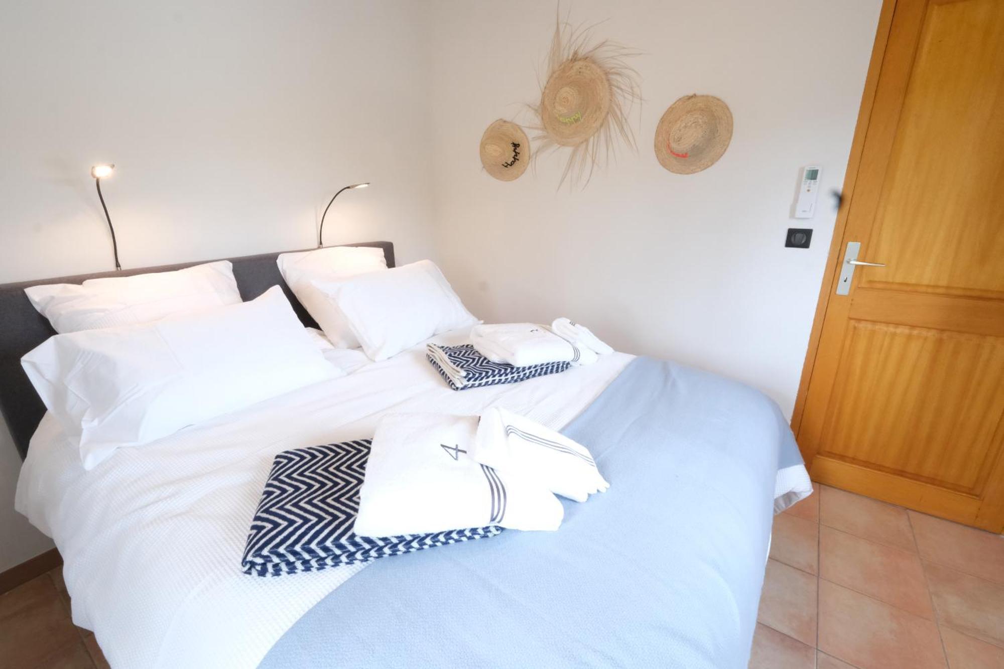 Provencal House With Heated Pool, View Of The Luberon In Robion - Accommodates 12 People. Zewnętrze zdjęcie