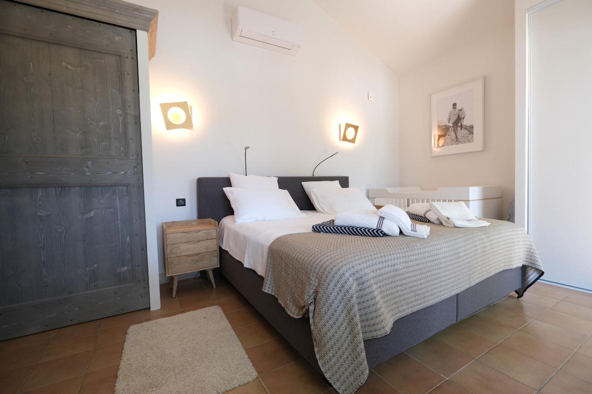 Provencal House With Heated Pool, View Of The Luberon In Robion - Accommodates 12 People. Zewnętrze zdjęcie